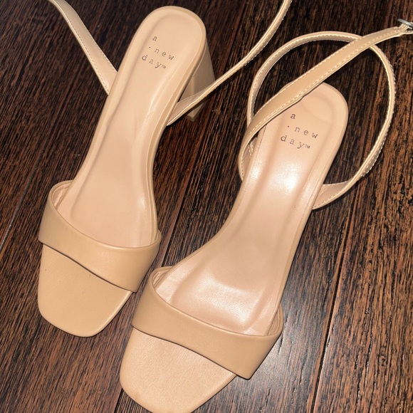 A New Day Women's Beige Block Heels - Picture 1 of 4